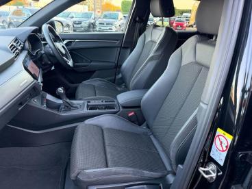 SPOTICAR Audi Q3 1.5 Tfsi Cod 35 S Line S Tronic Euro 6 (s/s) 5dr Used Car - Suv Petrol Black - Billinghay - 1200550590_4