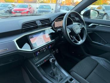 SPOTICAR Audi Q3 1.5 Tfsi Cod 35 S Line S Tronic Euro 6 (s/s) 5dr Used Car - Suv Petrol Black - Billinghay - 1200550590_5