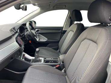 SPOTICAR Audi Q3 1.5 Tfsi Cod 35 Technik Euro 6 (s/s) 5dr Used Car - Suv Petrol Black - Colchester - 1200571622_2