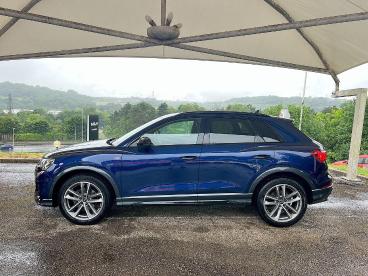 SPOTICAR Audi Q3 1.5 Tfsi Cod 35 Black Edition S Tronic Euro 6 (s/s Used Car - Suv Petrol Blue - Pontypridd - 1200605366_4