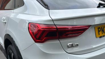 SPOTICAR Audi Q3 1.5 Tfsi Cod 35 Edition 1 Sportback S Tronic Euro Used Car - Suv Petrol White - Sale - 1200607115_5