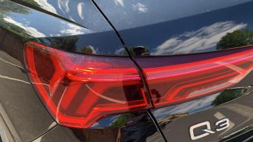 SPOTICAR Audi Q3 1.5 Tfsi Cod 35 S Line S Tronic Euro 6 (s/s) 5dr Used Car - Suv Petrol Black - Walton On Thames - 1200621215_5