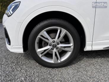 SPOTICAR Audi Q3 1.5 Tfsi Cod 35 S Line S Tronic Euro 6 (s/s) 5dr Used Car - Suv Petrol White - Peterborough - 1200644612_5