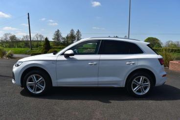 SPOTICAR Audi Q5 2.0 Tdi 40 S Line S Tronic Quattro Euro 6 (s/s) 5d Used Car - Suv Diesel White - Ballymena County Antrim - 1200517650_4