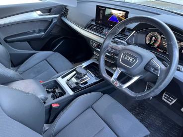 SPOTICAR Audi Q5 2.0 Tdi 40 S Line S Tronic Quattro Euro 6 (s/s) 5d Used Car - Suv Diesel Black - Inverness - 1200560851_4