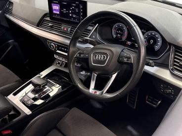 SPOTICAR Audi Q5 2.0 Tdi 40 S Line S Tronic Quattro Euro 6 (s/s) 5d Used Car - Suv Diesel White - Swansea - 1200605824_3