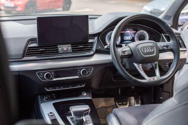 SPOTICAR Audi Q5 2.0 Tdi 40 S Line S Tronic Quattro Euro 6 (s/s) 5d Used Car - Suv Diesel White - Hinckley - 1200614492_3