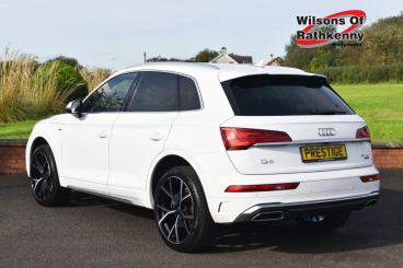 SPOTICAR Audi Q5 2.0 Tdi 40 S Line S Tronic Quattro Euro 6 (s/s) 5d Used Car - Suv Diesel White - Ballymena County Antrim - 1200640689_5
