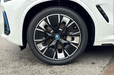 SPOTICAR Bmw Ix3 80kwh M Sport Pro Auto 5dr Used Car - Suv Electric White - Swindon - 1200572172_4