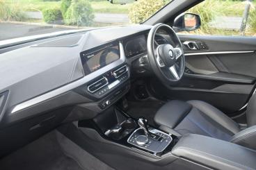 SPOTICAR Bmw 1 Series Serie 1 .5 118i M Sport (lcp) Dct Euro 6 (s/s) 5dr Used Car - Hatchback Petrol White - Ballymena County Antrim - 1200542197_2