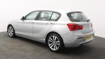 SPOTICAR Bmw 1 Series Serie 1 .5 118i Sport Auto Euro 6 (s/s) 5dr Used Car - Hatchback Petrol Silver - Truro - 1200563714_5