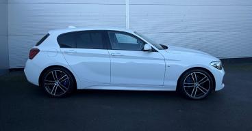 SPOTICAR Bmw 1 Series Serie 1 .5 118i Gpf M Sport Shadow Edition Euro 6 (s/s) 5d Used Car - Hatchback Petrol White - Darlington - 1200568334_4