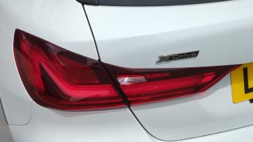 SPOTICAR Bmw 1 Series Serie 1 2.0 M135i Auto Xdrive Euro 6 (s/s) 5dr Used Car - Hatchback Petrol White - Crawley - 1200609537_5