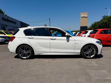 SPOTICAR Bmw 1 Series Serie 1 .5 118i Gpf M Sport Euro 6 (s/s) 5dr Used Car - Hatchback Petrol White - Chippenham - 1200617627_5