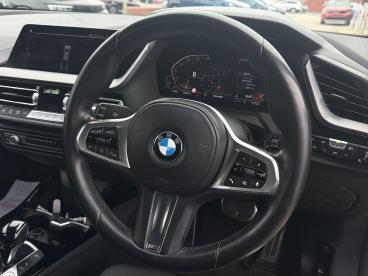 SPOTICAR Bmw 1 Series Serie 1 .5 118i M Sport (lcp) Dct Euro 6 (s/s) 5dr Used Car - Hatchback Petrol Black - Selby - 1200619212_3