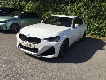 SPOTICAR Bmw 2 Series Serie 2 .0 220i M Sport Auto Euro 6 (s/s) 2dr Used Car - Coupe Petrol White - Colwyn Bay - 1200633397_4
