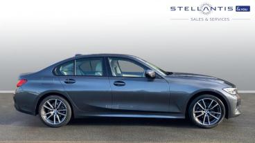 SPOTICAR Bmw 3 Series Serie 3 2.0 320i Sport Auto Euro 6 (s/s) 4dr Used Car - Saloon Petrol Grey - Walton On Thames - 1200573903_2