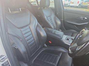 SPOTICAR Bmw 3 Series Serie 3 2.0 320i M Sport Auto Euro 6 (s/s) 4dr Used Car - Saloon Petrol White - Workington - 1200622521_4