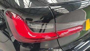 SPOTICAR Bmw 3 Series Serie 3 2.0 320i M Sport Auto Euro 6 (s/s) 4dr Used Car - Saloon Petrol Black - London - 1200625556_5