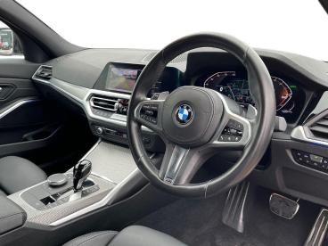 SPOTICAR Bmw 3 Series Serie 3 2.0 320i M Sport Auto Xdrive Euro 6 (s/s) 4dr Used Car - Saloon Petrol White - Nottingham - 1200632750_5