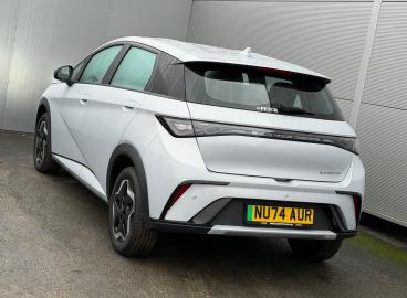 SPOTICAR Byd Dolphin 44.9kwh Active Auto 5dr Used Car - Saloon Electric White - Darlington - 1200562427_3