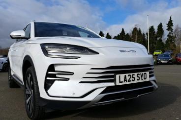 SPOTICAR Byd Seal 1.5 18.3kwh Boost Cvt Auto Euro 6 (s/s) 5dr Used Car - Suv Plug-in Hybrid White - Telford - 1200581013_5