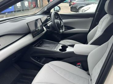 SPOTICAR Byd Seal 1.5 10kwh Boost Cvt Auto Euro 6 (s/s) 4dr Used Car - Saloon Plug-in Hybrid  - Woolwich - 1200611795_3