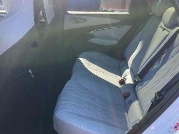SPOTICAR Byd Seal 82.5kwh Design Auto 4dr Used Car - Saloon Electric White - Gravesend - 1200619079_5