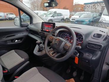 SPOTICAR Citroën Berlingo 1.2 Puretech Feel M Mpv Euro 6 (s/s) 5dr Used Car - Mpv Petrol Grey - Aylesbury - 1200560832_5