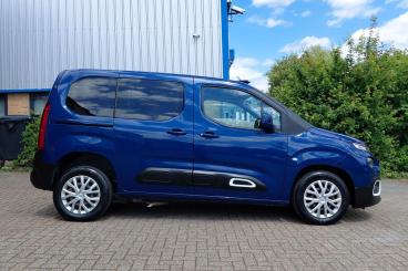 SPOTICAR Citroën Berlingo 1.5 Bluehdi Feel M Mpv Euro 6 (s/s) 5dr Used Car - Mpv Diesel Blue - Fareham - 1200601063_2