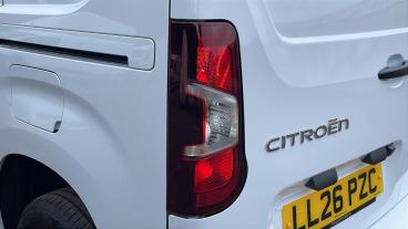 SPOTICAR Citroën Berlingo 1.5 Bluehdi 1000 Driver M Eat8 Swb Euro 6 (s/s) 5d Used Car - Commercial Vehicle Diesel White - Hatfield - 1200610657_5