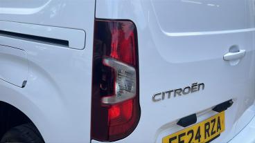 SPOTICAR Citroën Berlingo 1.5 Bluehdi 1000 Driver M Eat8 Swb Euro 6 (s/s) 5d Used Car - Commercial Vehicle Diesel White - Romford - 1200617737_5