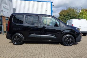 SPOTICAR Citroën Berlingo 1.5 Collection M Auto Euro 6 (s/s) 5dr Used Car - Mpv Diesel Black - Fareham - 1200627029_2
