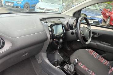 SPOTICAR Citroën C1 1.0 Vti Shine Euro 6 (s/s) 5dr Used Car - City Car Petrol Beige - Taunton - 1200622979_2