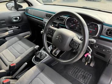 SPOTICAR Citroën C3 1.2 Puretech Shine Plus Euro 6 (s/s) 5dr Used Car - Hatchback Petrol White - Eglinton - 1200529663_2