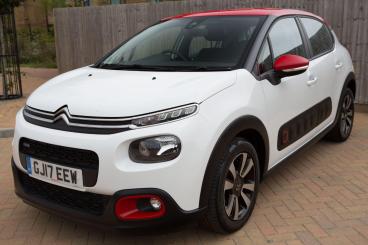 SPOTICAR Citroën C3 1.2 Puretech Feel Euro 6 5dr Used Car - Hatchback Petrol White - Maidstone - 1200531153_2