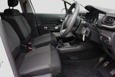 SPOTICAR Citroën C3 1.2 Puretech C-series Edition Euro 6 (s/s) 5dr Used Car - Hatchback Petrol White - Preston - 1200547170_3