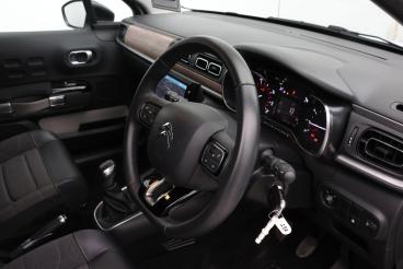 SPOTICAR Citroën C3 1.2 Puretech Shine Plus Euro 6 (s/s) 5dr Used Car - Hatchback Petrol White - Preston - 1200549129_3