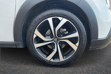 SPOTICAR Citroën C3 1.2 Puretech Shine Plus Euro 6 (s/s) 5dr Used Car - Hatchback Petrol White - Peterborough - 1200549833_5