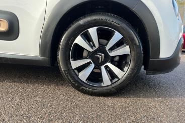 SPOTICAR Citroën C3 1.2 Puretech C-series Edition Euro 6 (s/s) 5dr Used Car - Hatchback Petrol White - Basildon - 1200555106_5