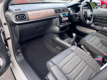 SPOTICAR Citroën C3 1.2 Puretech Shine Plus Euro 6 (s/s) 5dr Used Car - Hatchback Petrol Beige - Chorley - 1200556773_2