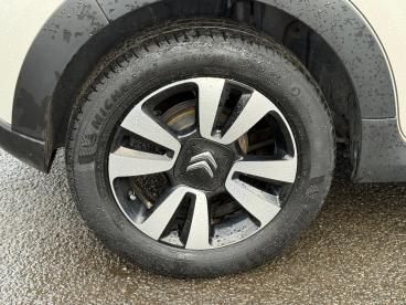 SPOTICAR Citroën C3 1.2 Puretech C-series Edition Euro 6 (s/s) 5dr Used Car - Hatchback Petrol Beige - Eglinton - 1200566133_3