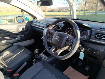 SPOTICAR Citroën C3 1.2 Puretech Shine Euro 6 (s/s) 5dr Used Car - Hatchback Petrol White - Aylesbury - 1200567395_5