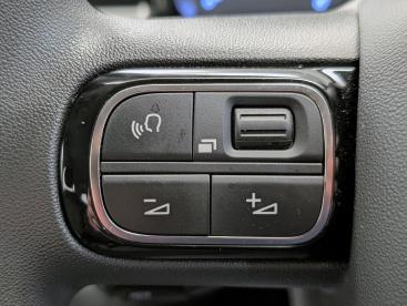 SPOTICAR Citroën C3 1.2 Puretech Shine Eat6 Euro 6 (s/s) 5dr Used Car - Hatchback Petrol White - County Antrim - 1200570347_5