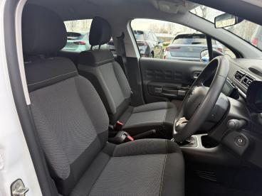 SPOTICAR Citroën C3 1.2 Puretech C-series Edition Euro 6 (s/s) 5dr Used Car - Hatchback Petrol White - Trowbridge - 1200575167_5