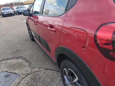 SPOTICAR Citroën C3 1.2 Puretech Shine Euro 6 (s/s) 5dr Used Car - Hatchback Petrol Red - Wokingham - 1200583697_4