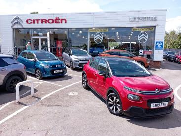 SPOTICAR Citroën C3 1.2 Puretech Feel Euro 6 (s/s) 5dr Used Car - Hatchback Petrol Red - Eastbourne - 1200598383_2