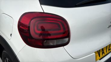 SPOTICAR Citroën C3 1.2 Puretech C-series Edition Euro 6 (s/s) 5dr Used Car - Hatchback Petrol White - Redditch - 1200602318_5