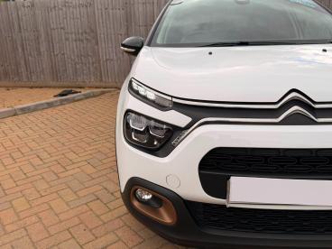 SPOTICAR Citroën C3 1.2 Puretech C-series Edition Euro 6 (s/s) 5dr Used Car - Hatchback Petrol White - Maidstone - 1200604267_2