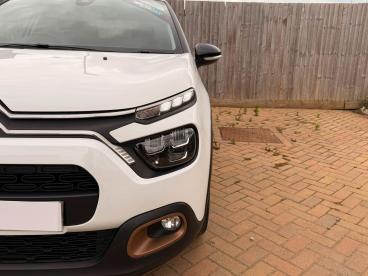 SPOTICAR Citroën C3 1.2 Puretech C-series Edition Euro 6 (s/s) 5dr Used Car - Hatchback Petrol White - Maidstone - 1200604267_5